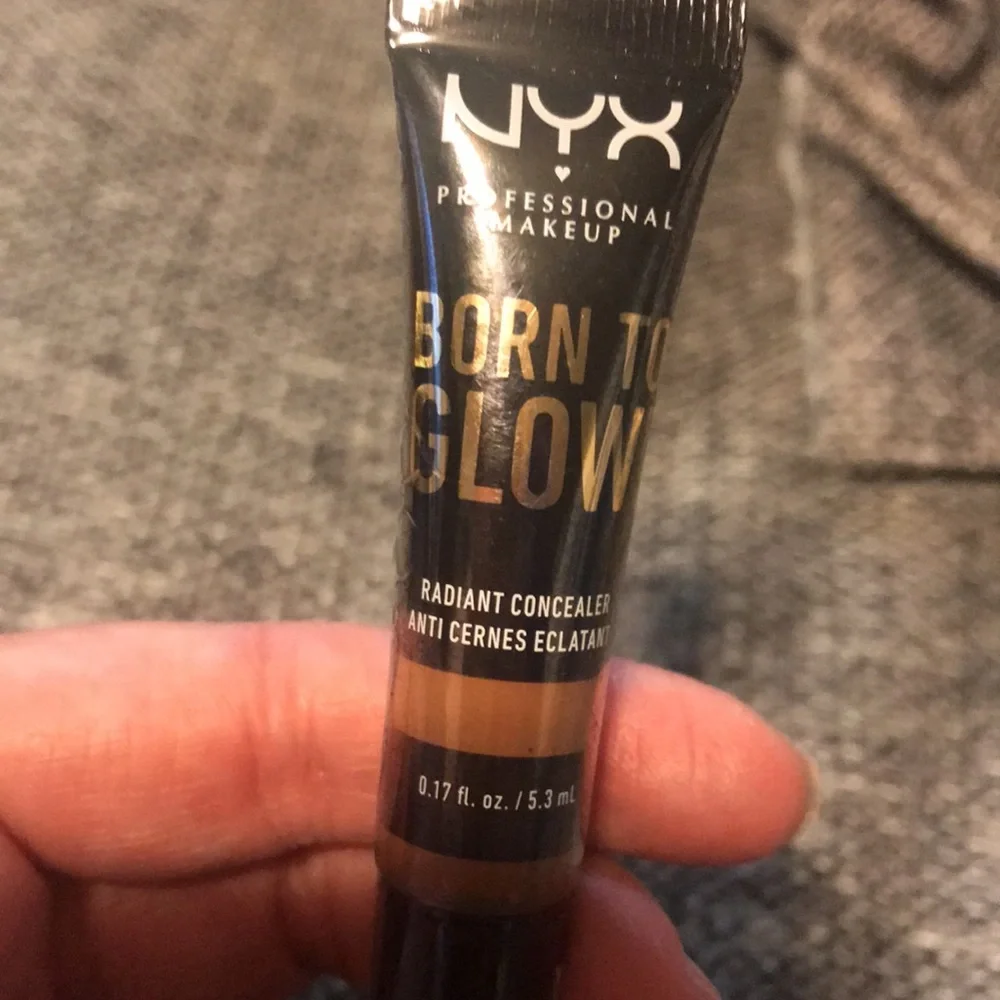 NWT NYX Born To Glow Under Eye Concealer